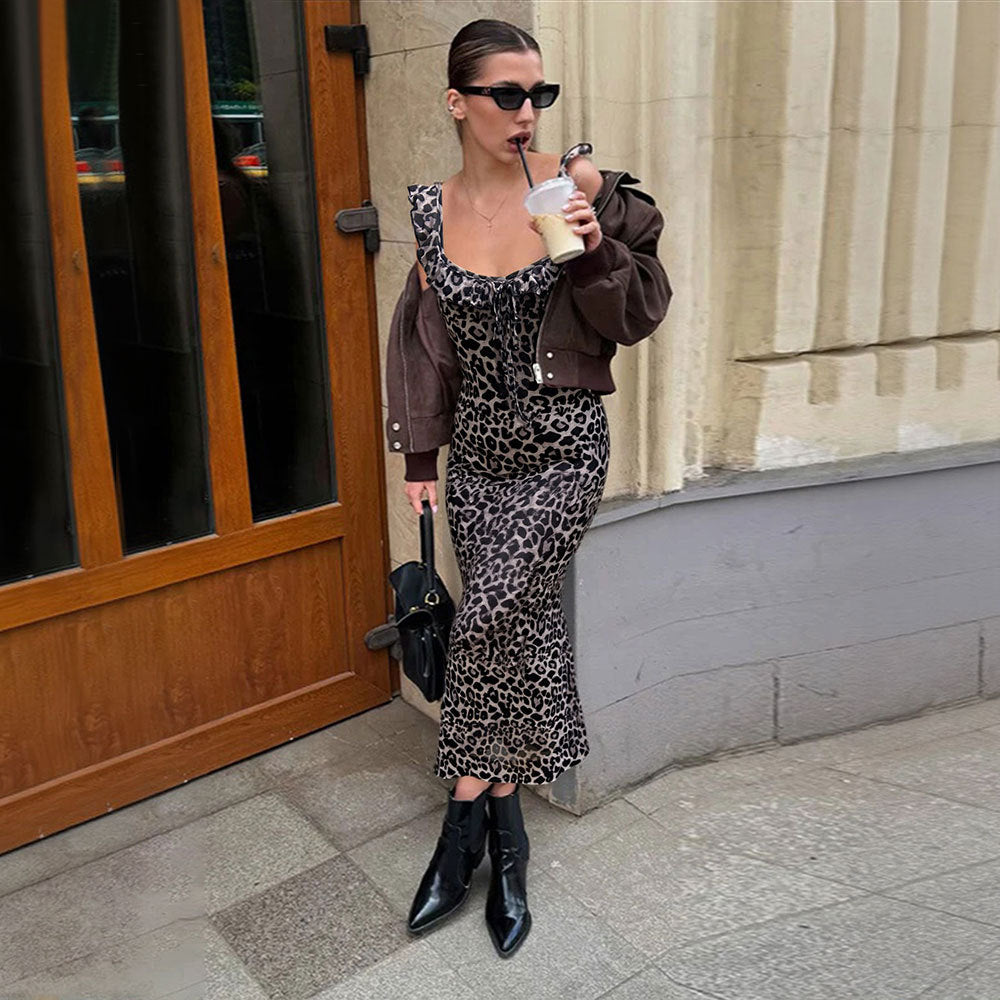 Robe maxi femme avec imprimé léopard et décolleté séduisant Chic & Stil