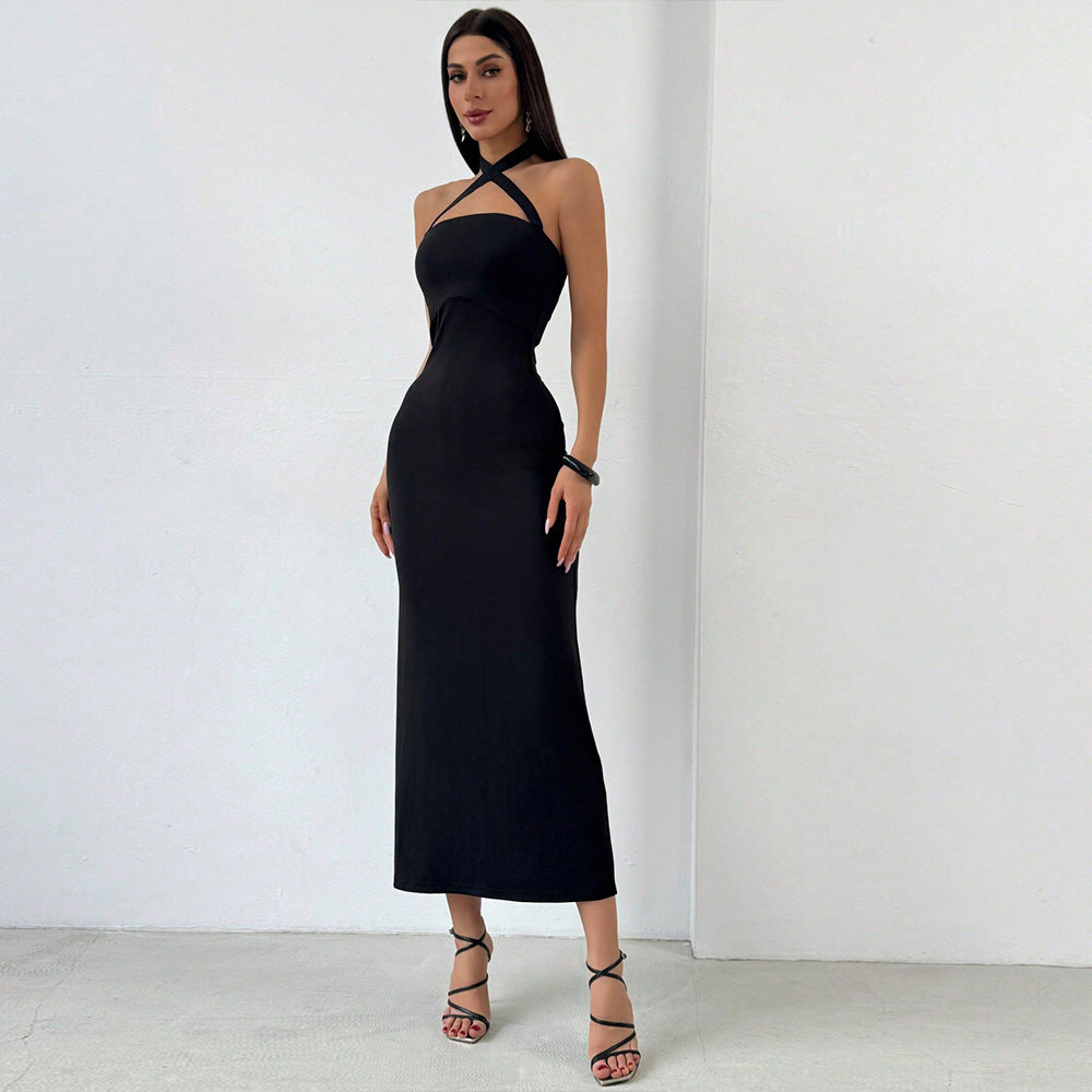 Robe maxi pour femmes avec un décolleté croisé sophistiqué et une silhouette près du corps Chic & Stil
