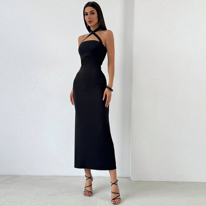 Robe maxi pour femmes avec un décolleté croisé sophistiqué et une silhouette près du corps Chic & Stil