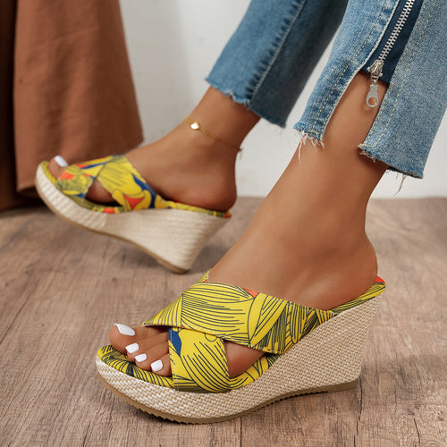 Wedge sandals for women with a floral design and a non-slip sole Lune London