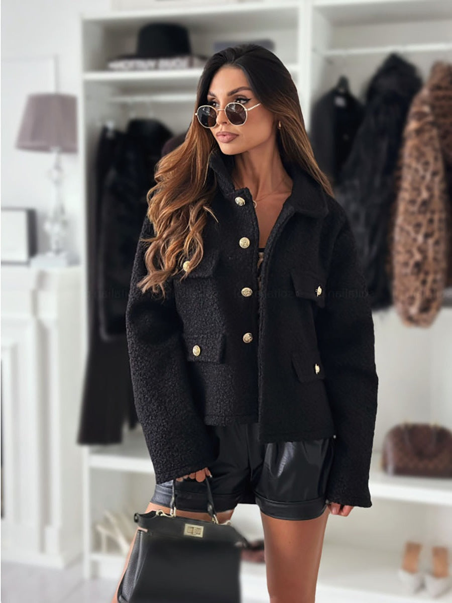 Trendy boucle jacket for women with golden buttons and practical pockets Lune London