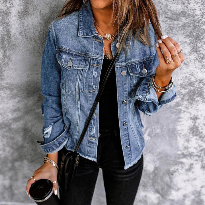 Veste en jean pour femmes au style décontracté avec des détails déchirés et une coupe classique Chic & Stil