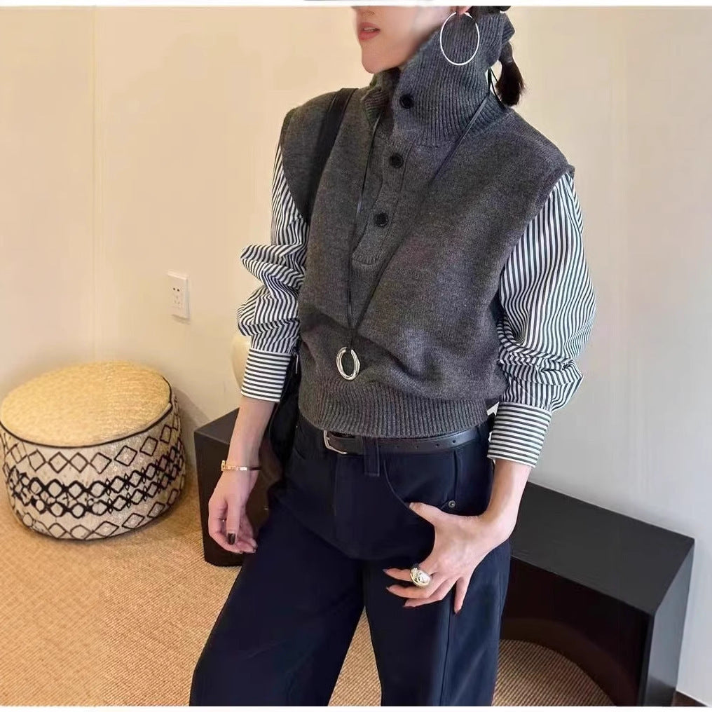 Gilet à col roulé à la mode pour femmes avec des manches de chemise et des détails de boutons Chic & Stil