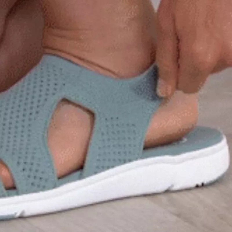 Women Breathable sandals with flexible sole and adjustable strap Lune London