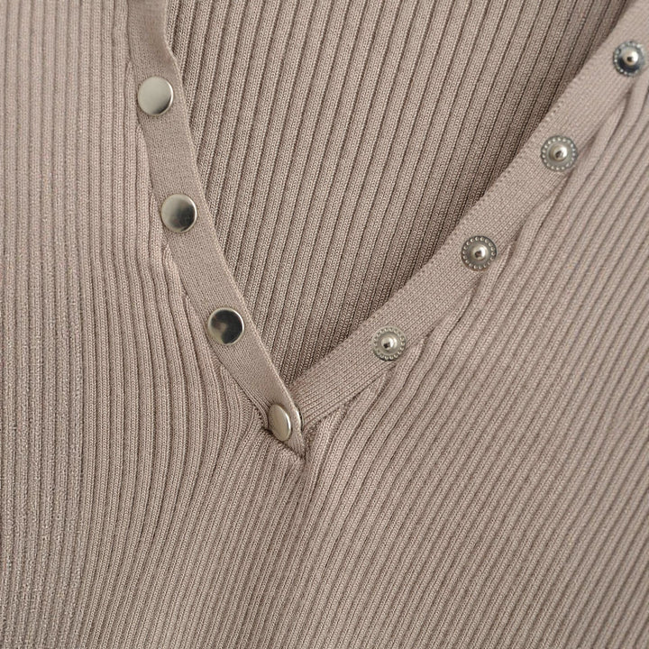 Cropped long sleeve T-shirt for women with button placket Lune London