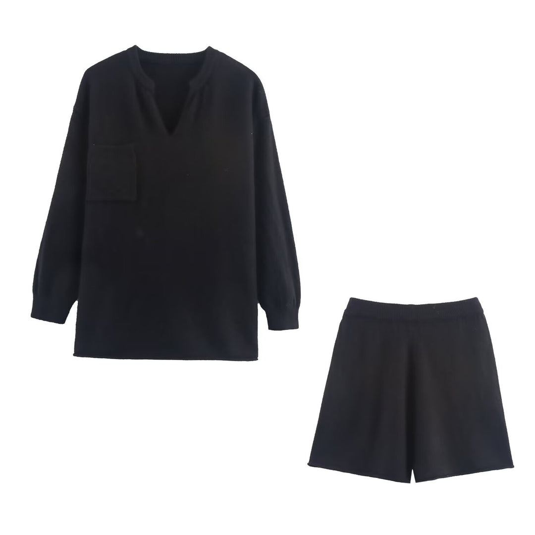 Ladies high-quality knit casual outfit with V-neck Lune London