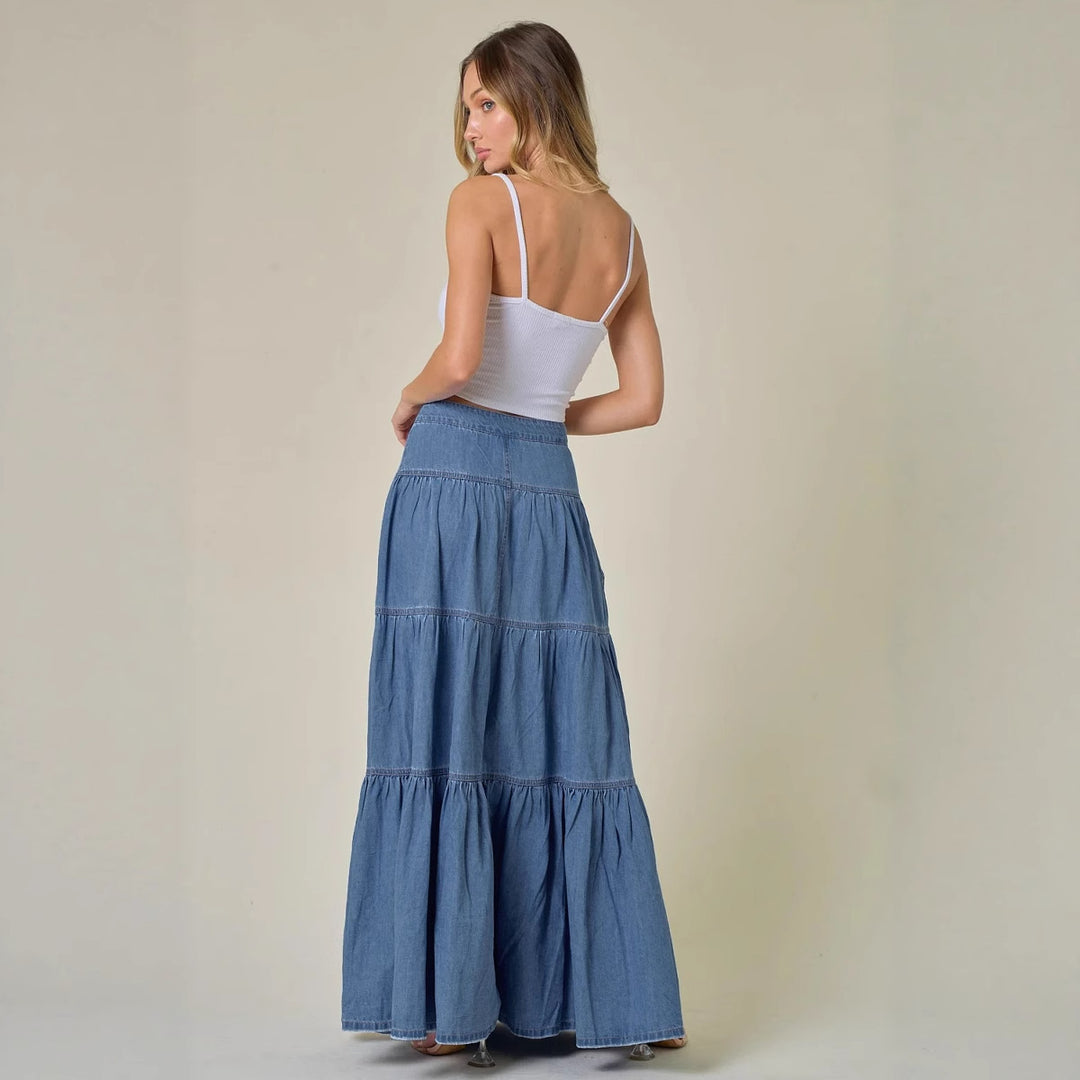 Maxi dress for women in a casual style with voluminous ruffles Chic & Stil