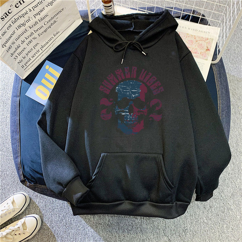 Women's hoodie with artistic skull design Chic & Stil