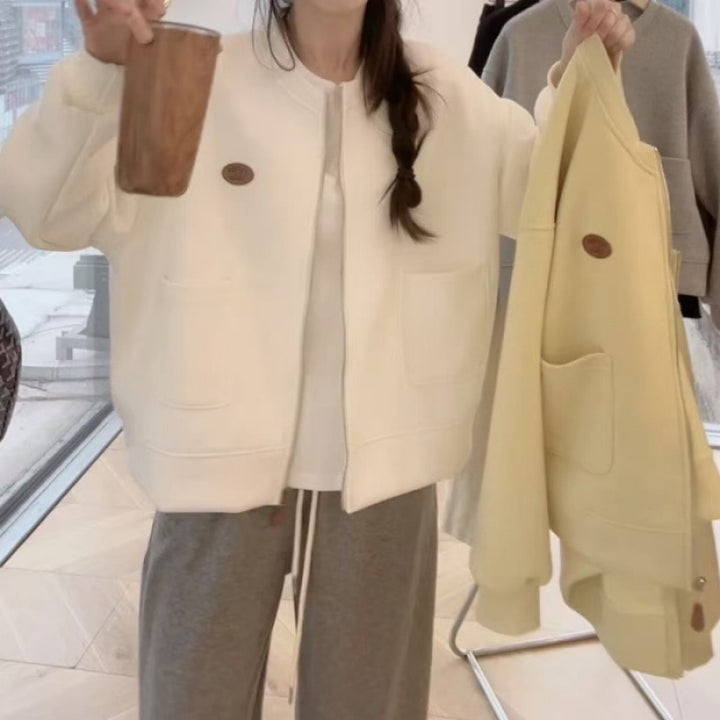 Women's oversized sweat jacket with practical pockets and fashionable design Chic & Stil