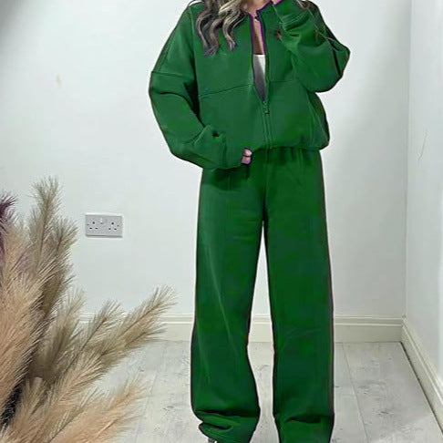 Women's sporty loungewear set with relaxed fit and comfortable materials Lune London