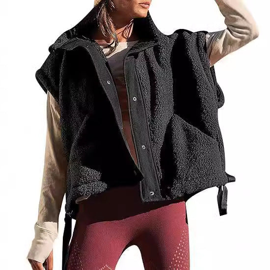 Women’s fleece cardigan with practical pockets and innovative design Lune London