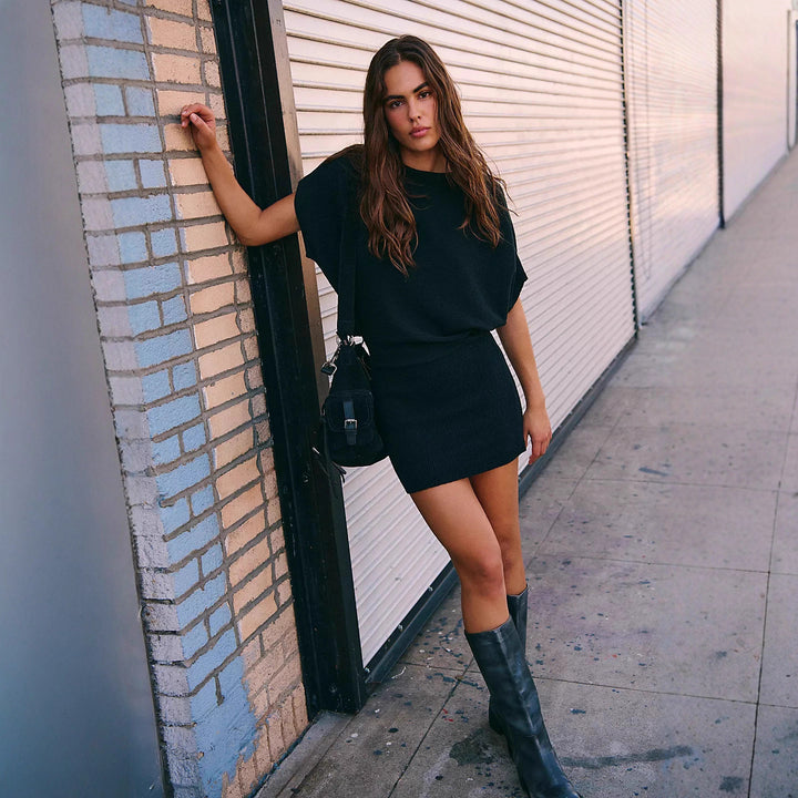 Women's knit dress with casual top and figure-hugging skirt Chic & Stil