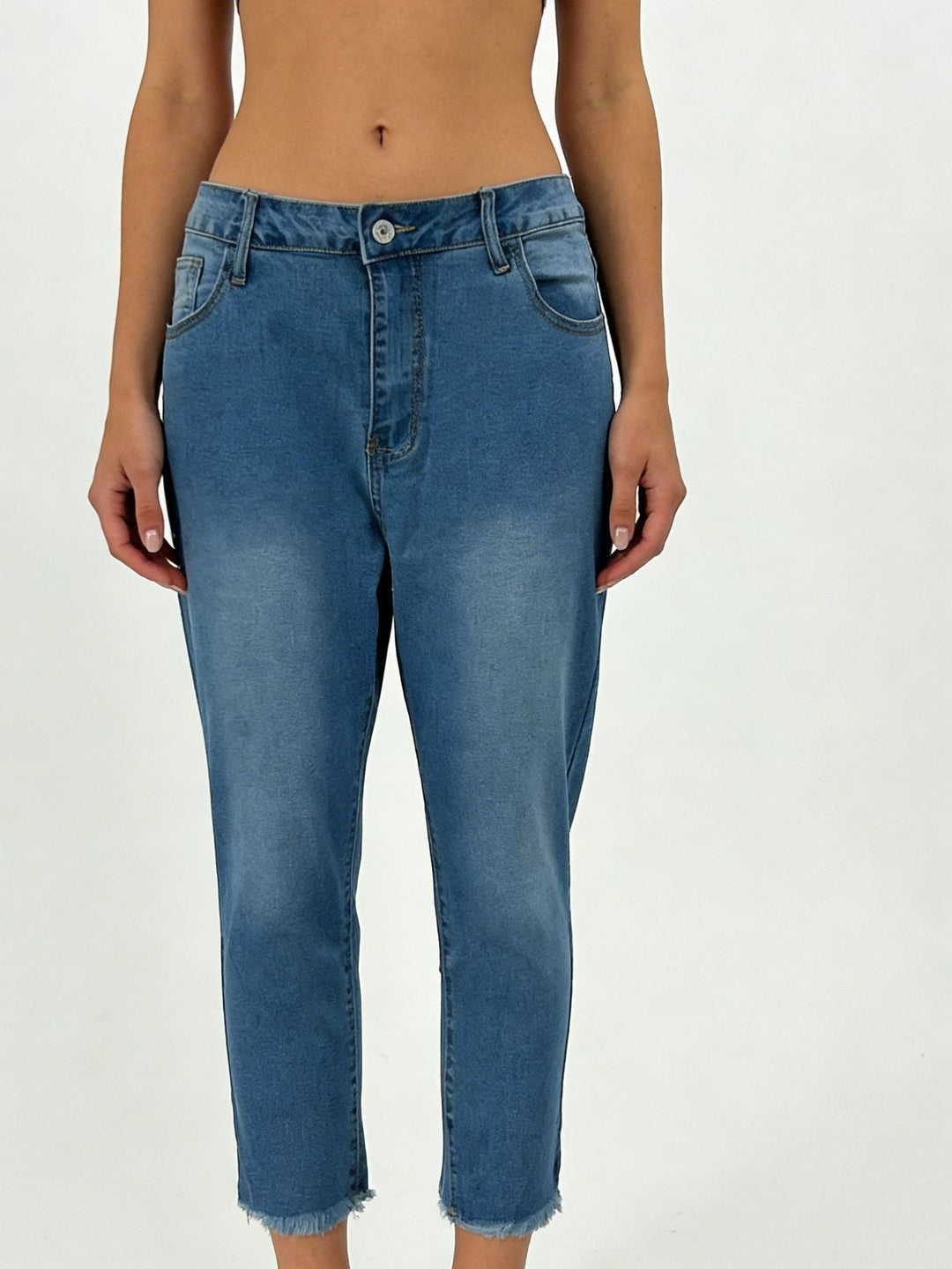 Women’s casual high-waist jeans with frayed hem and trendy cut Lune London