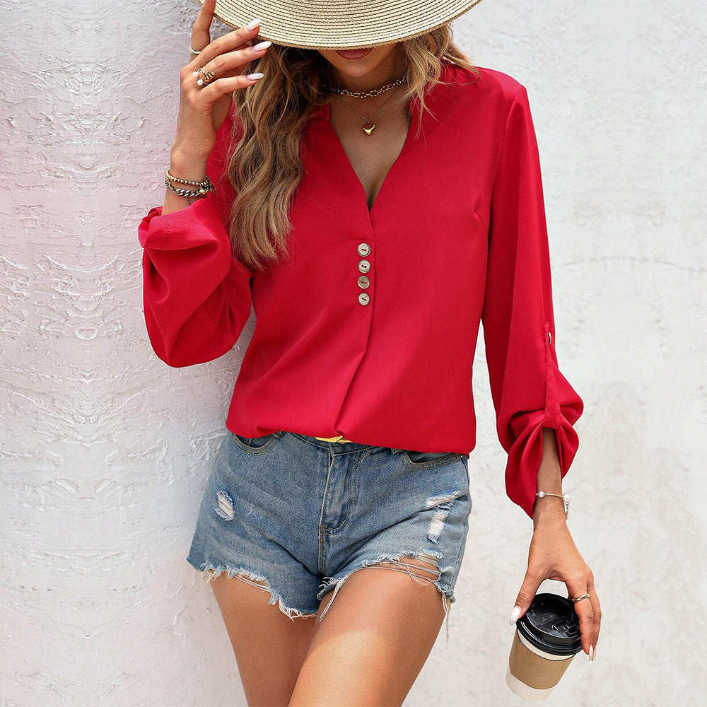 Blouse for women with stylish button details and a chic V neck collar Chic & Stil
