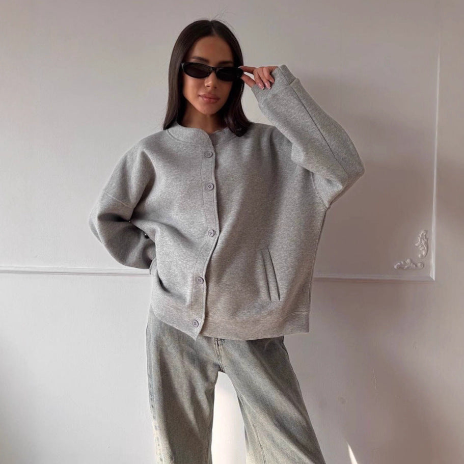 Casual oversized hoodie jacket for women with practical pockets and chic buttoning Style