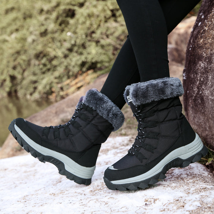 Women's winter boots with cozy faux fur collar and non-slip sole Lune London