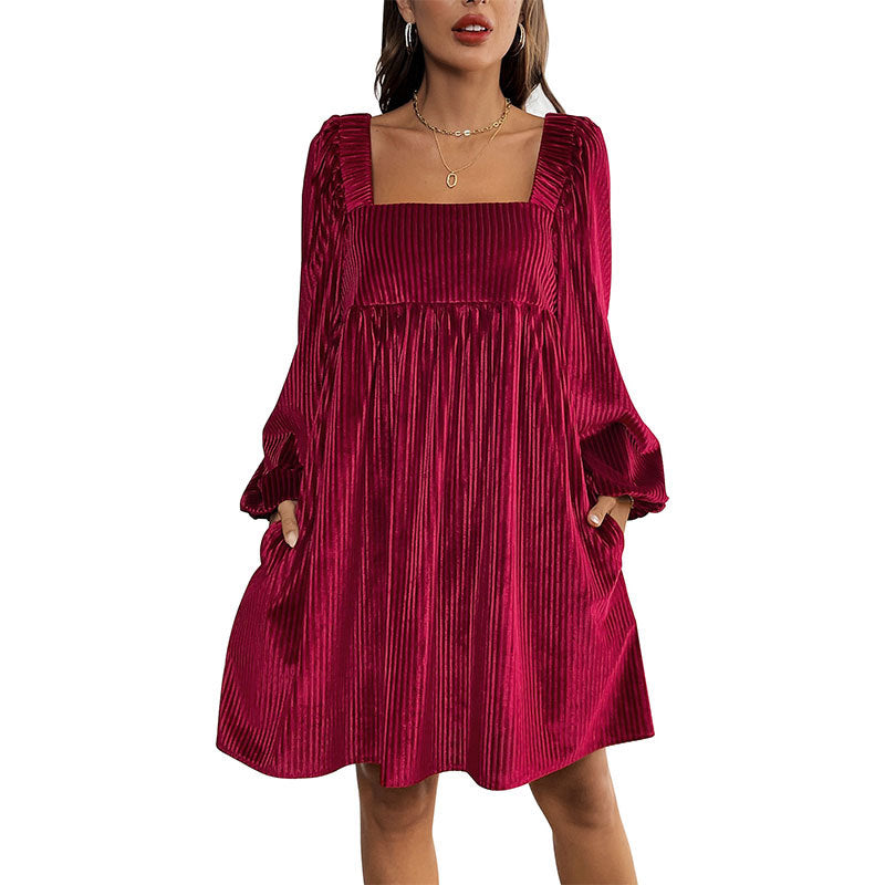 Robe oversize pour femmes avec un élégant détail de volants et en tissu cord luxueux Chic & Stil
