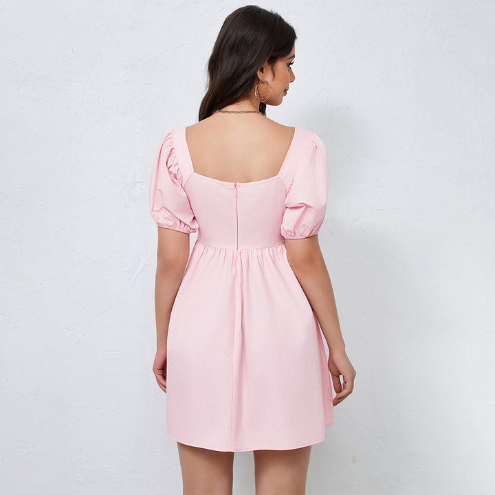 Robe décontractée pour femmes avec des manches bouffantes et un élégant ruissellement Chic & Stil
