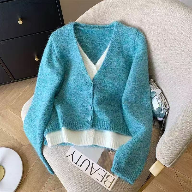 Elegant knitted jacket for women with V-neck and button details Lune London