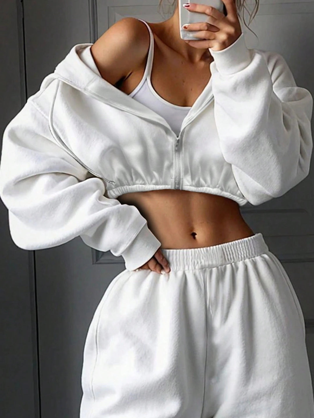 Casual women's tracksuit with an oversized hoodie and a wide fit Lune London