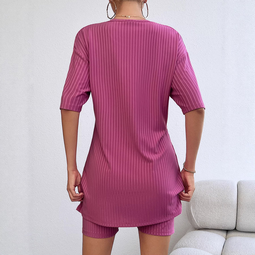 Women's short sleeve sports top and fashionable cycling shorts Chic & Stil