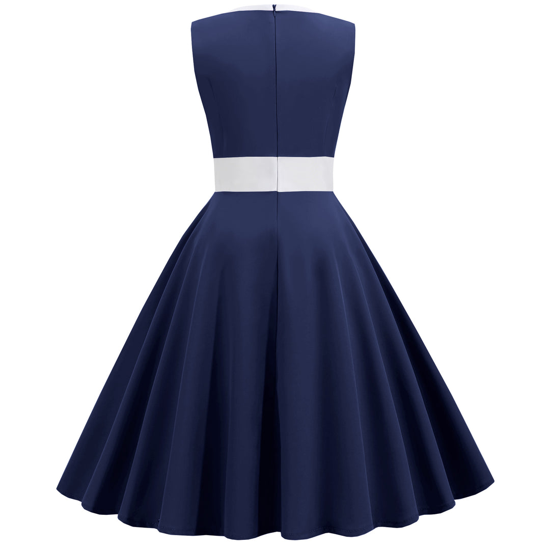 Robe swing femme avec une coupe A-line de haute qualité et des détails de boutons élégants Chic & Stil
