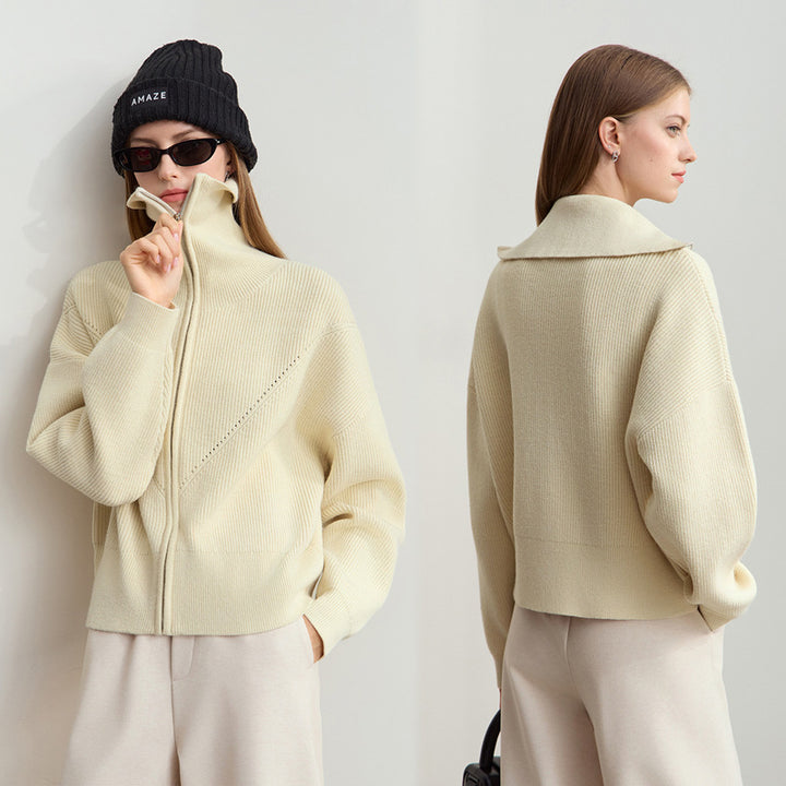 Cardigan court pour femmes avec capuche pratique et fermeture éclair moderne Chic & Stil