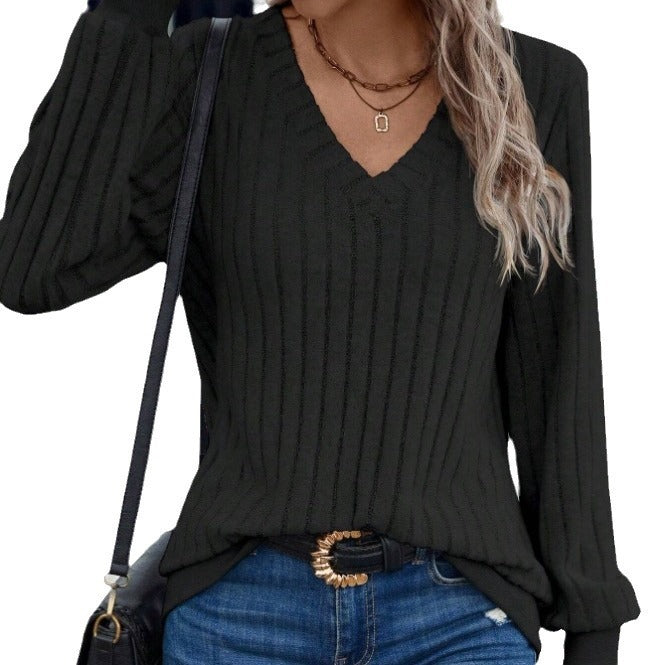 Women's sweater with V-neck and chic textured rib pattern