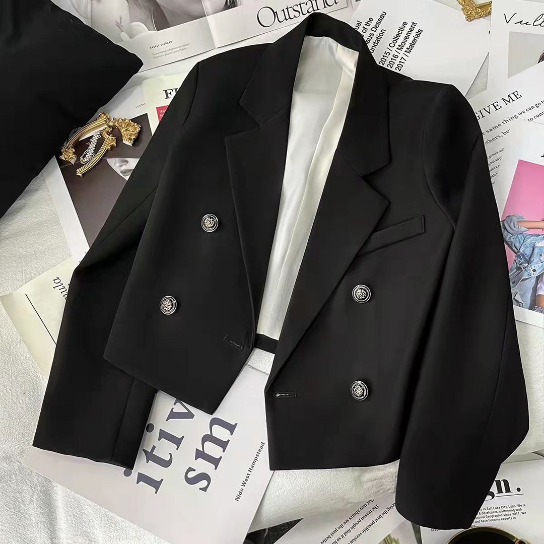 Blazer court pour femmes avec boutons décoratifs Chic & Stil