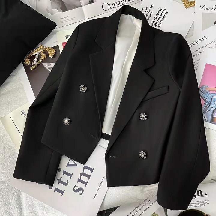 Blazer court pour femmes avec boutons décoratifs Chic & Stil