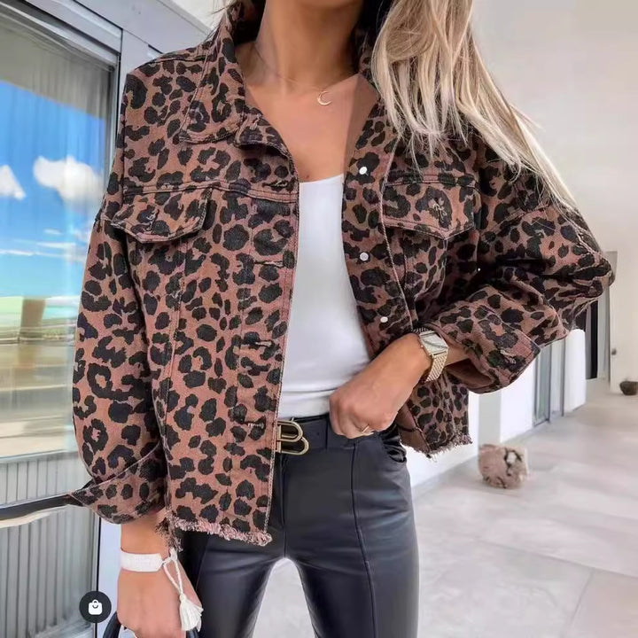 Ladies' denim jacket with a trendy leopard print Lune London