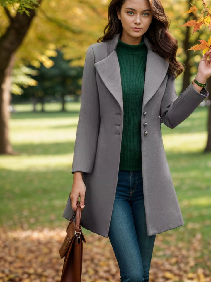 Elegant and fitted trench coat for women with textured fabric Lune London