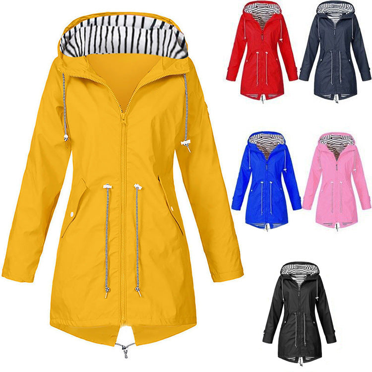 Water-resistant leisure jacket for women with adjustable hood collar and functional pockets Lune London