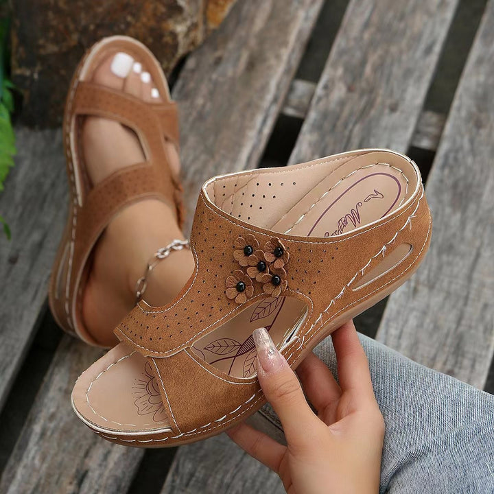 Comfortable sandals for women with floral decoration and breathable material upper Lune London