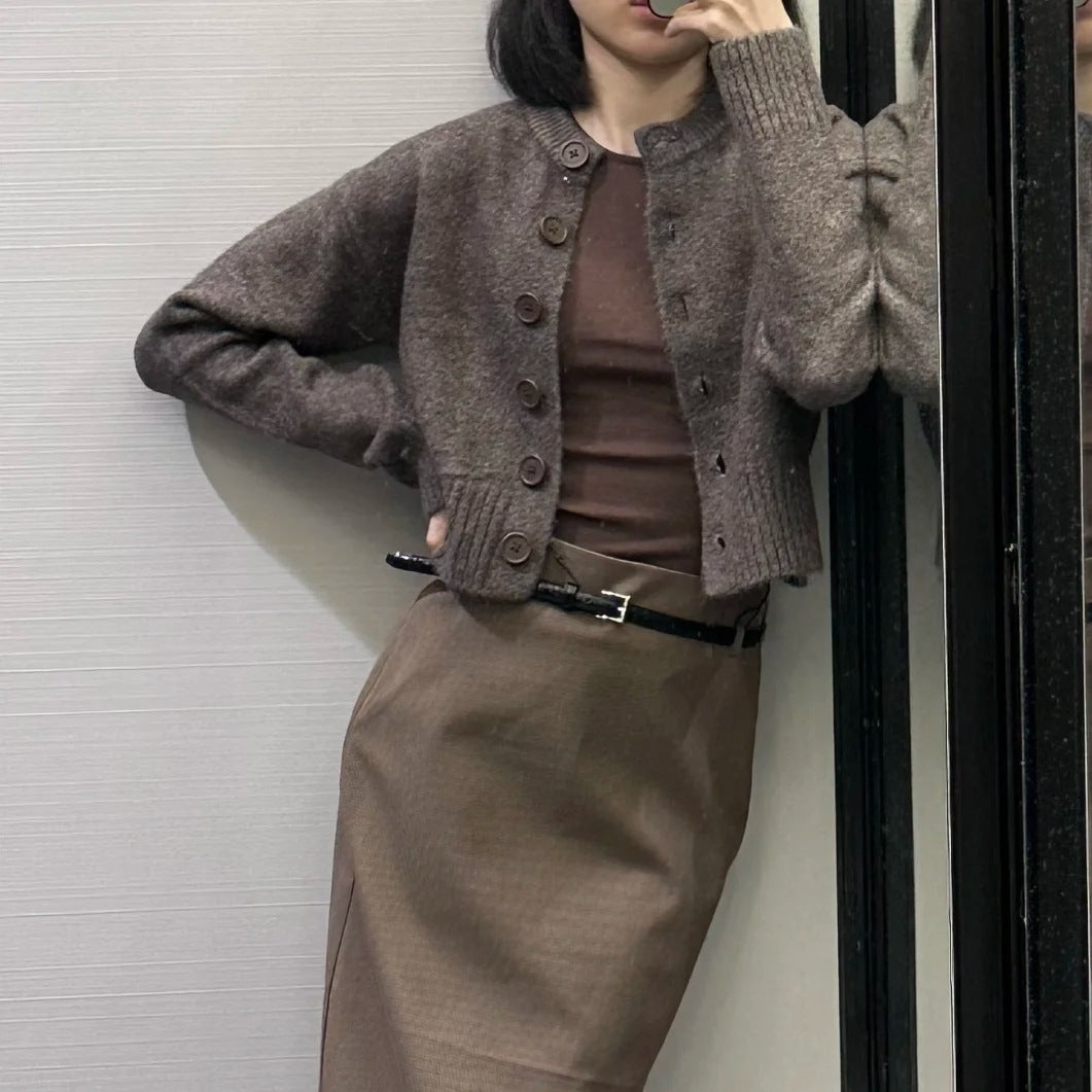 Cardigan court en tricot élégant pour femme avec fermeture par bouton Chic & Stil