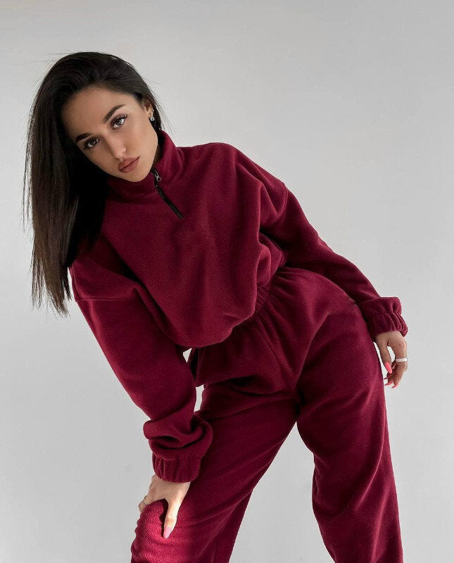 Casual fleece sports set for women with high collar and elastic waist Lune London