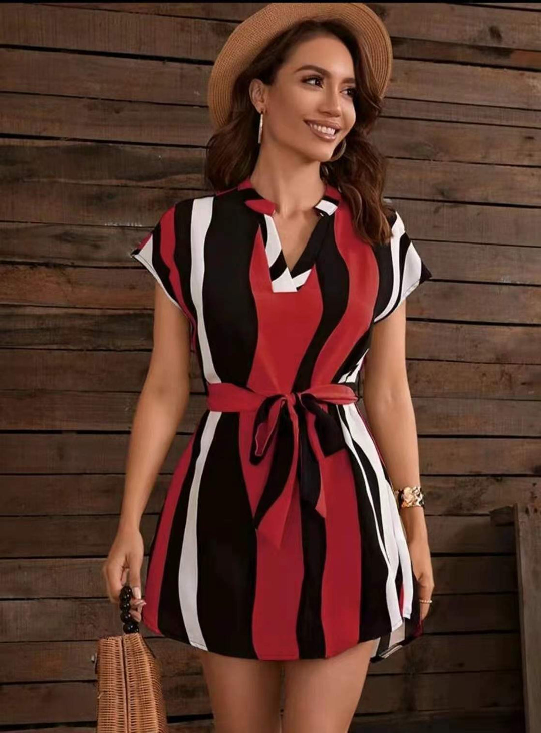 Women Elegant short dress with short sleeves and tie belt Lune London