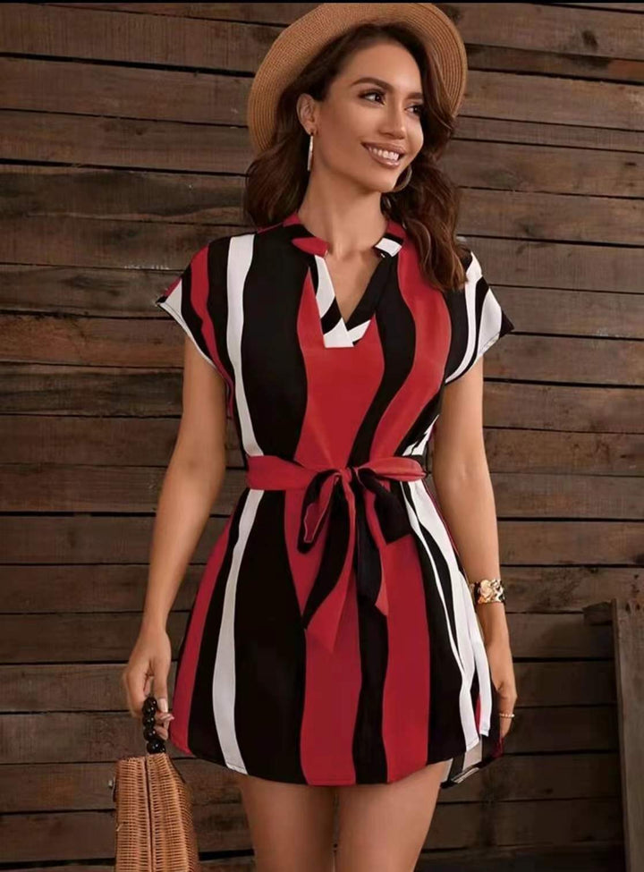 Women Elegant short dress with short sleeves and tie belt Lune London