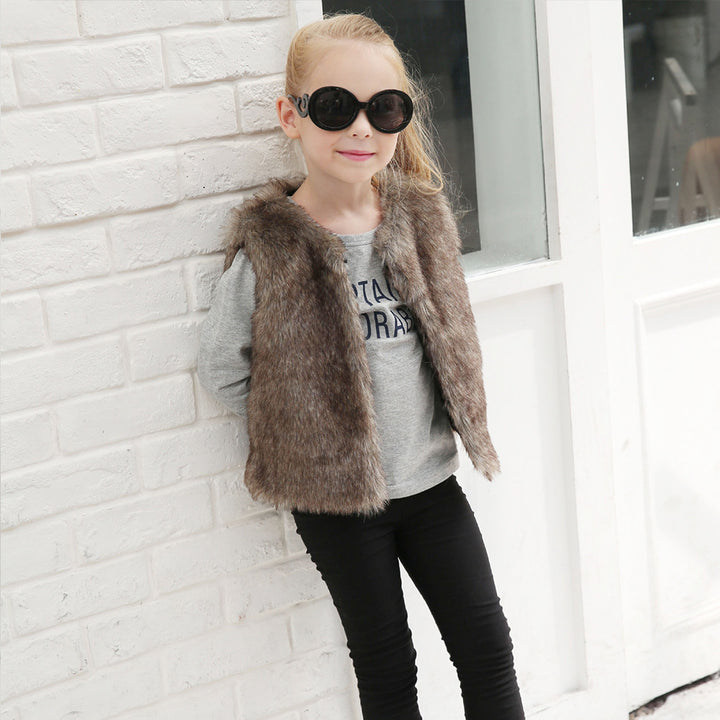 Women's soft faux fur vest with an elegant design Lune London