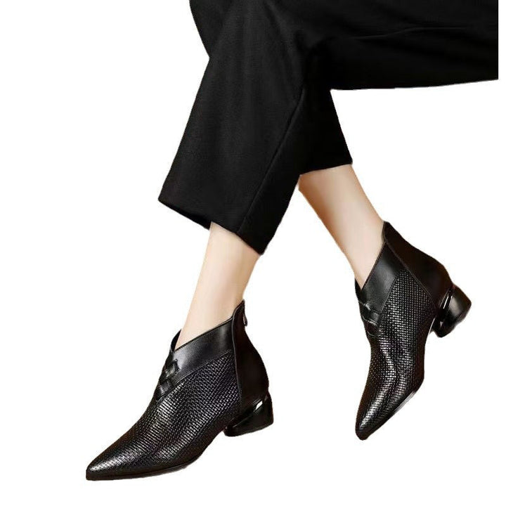 Lune London | Ankle boots - Leather - Pointed toes - Low block heel - Textured panel