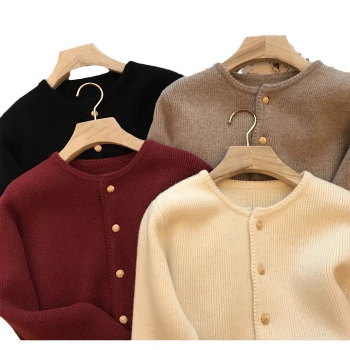Ladies luxurious cardigan with chic button details and style