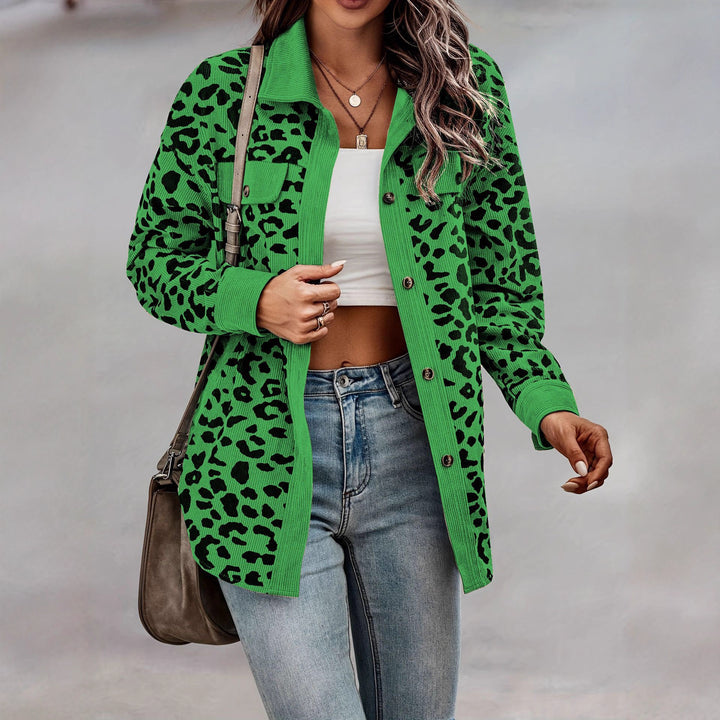 Veste en corduroy tendance pour femmes avec imprimé léopard et poches poitrine Chic & Stil
