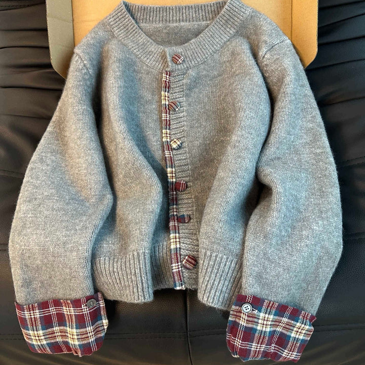 Cardigan féminin à la mode avec motif à carreaux et boutons pratiques Chic & Stil