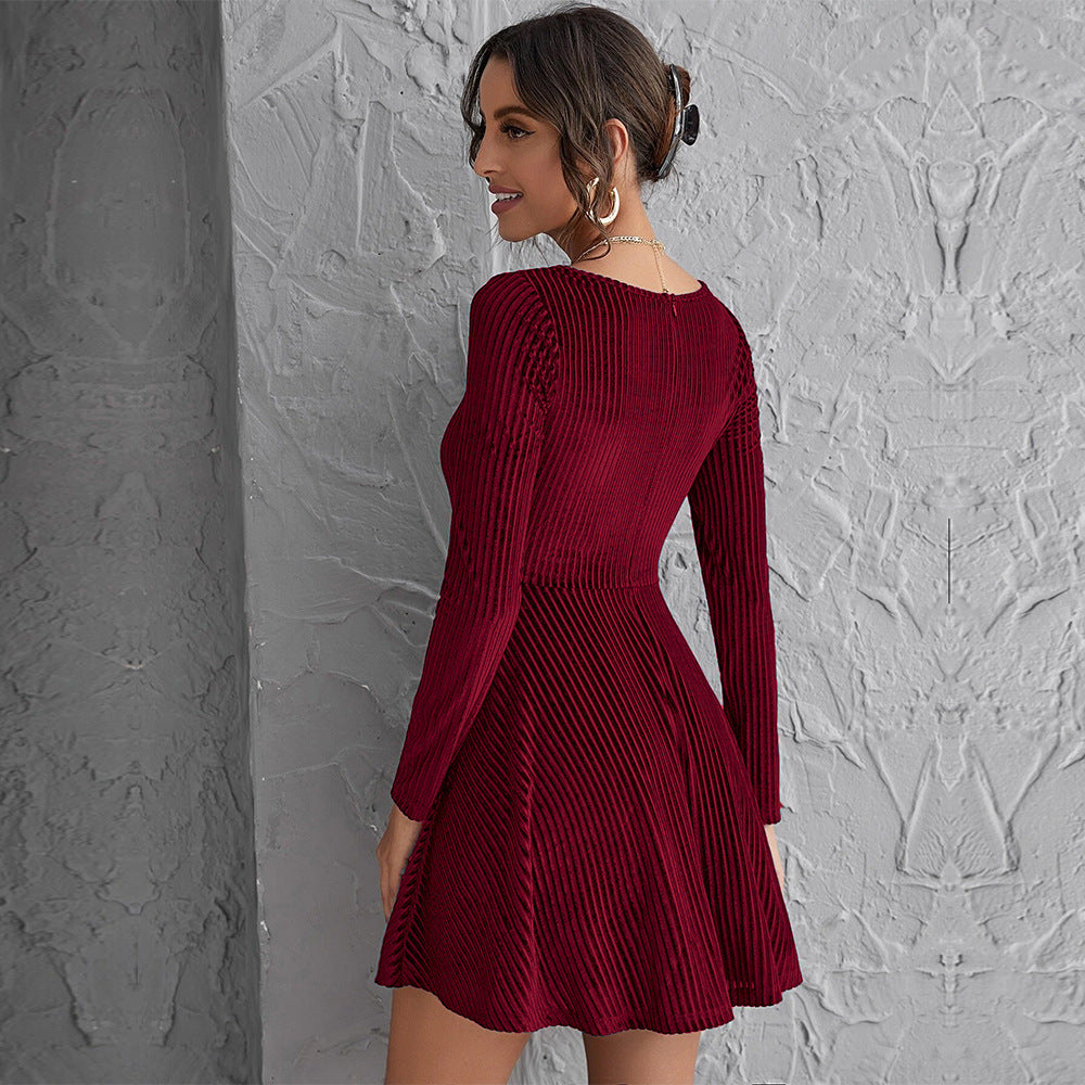 Robe mini femme à décolleté carré profond et manches longues Chic & Stil