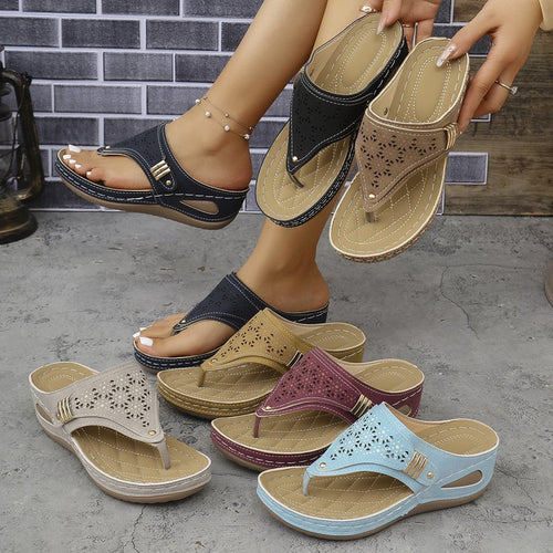 Comfortable flip-flop sandals for women with an airy look in perforated pattern Lune London