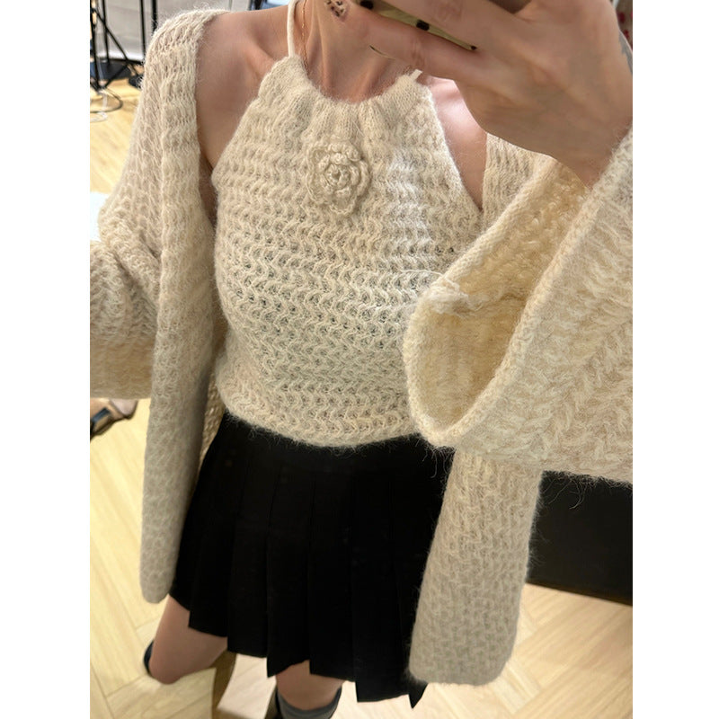 Short knitted tank top for women with floral accents Lune London