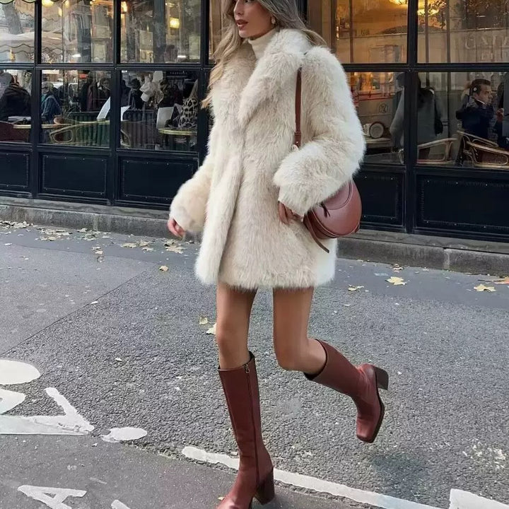 Luxurious faux fur coat for women in a loose fit Lune London