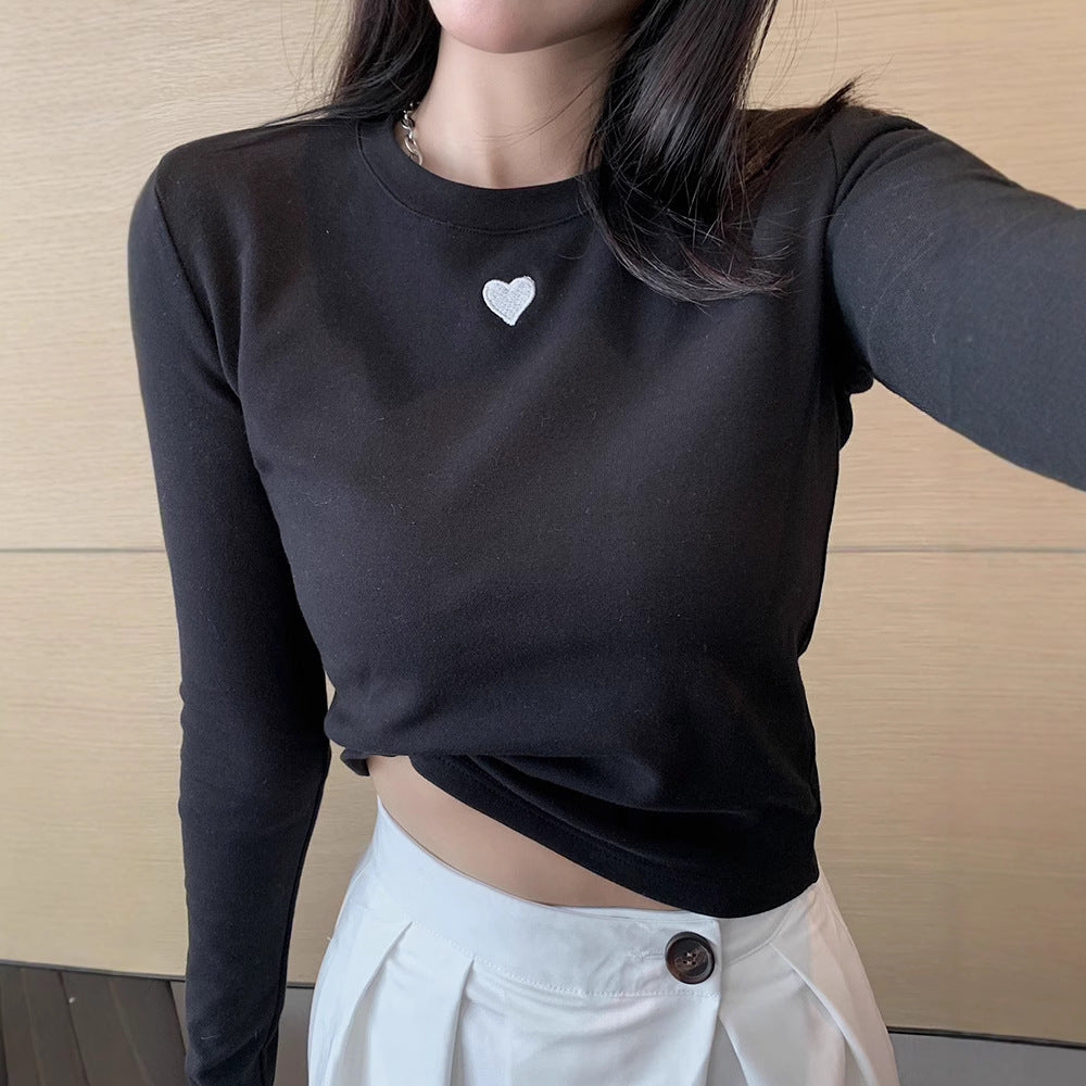 Women’s long-sleeved basic t-shirt with fashionable heart detail Chic & Stil