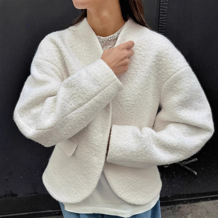Trendy wool jacket for women with soft fabric and casual fit Lune London