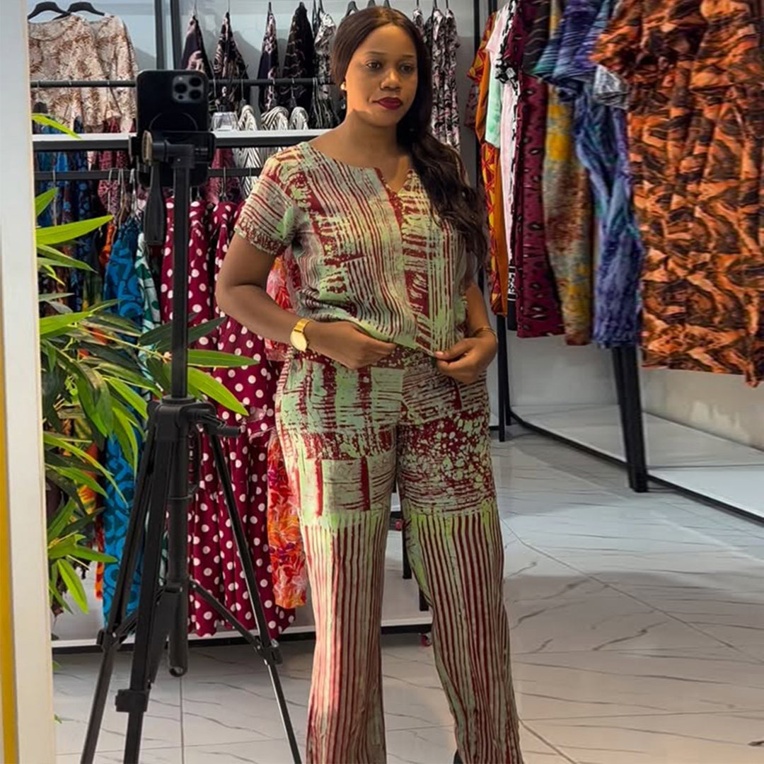 Ladies fashionable lounge set with stylish pattern and elastic waistband Lune London